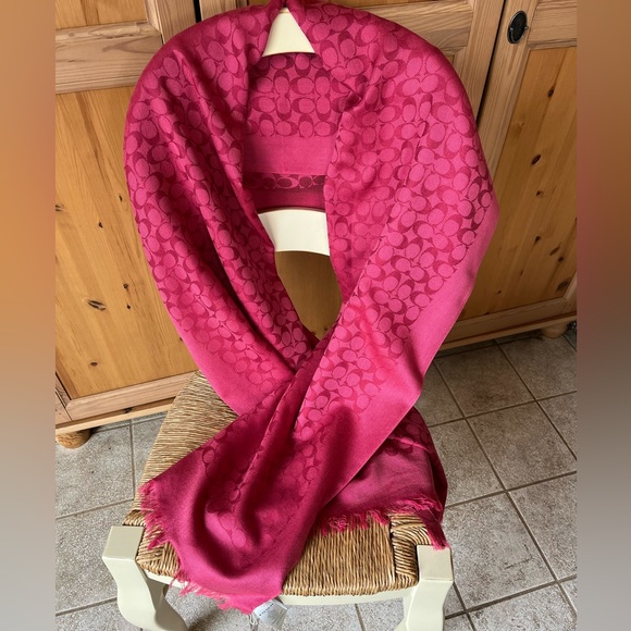 New with Tag Coach Signature Stole in Deep Pink - Picture 9 of 9